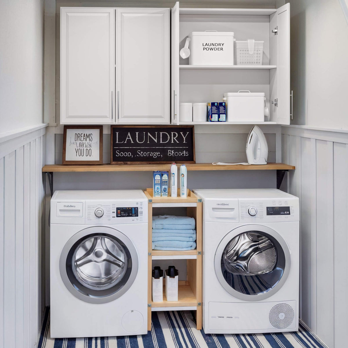White Wall Cabinet with Adjustable Shelves O74633