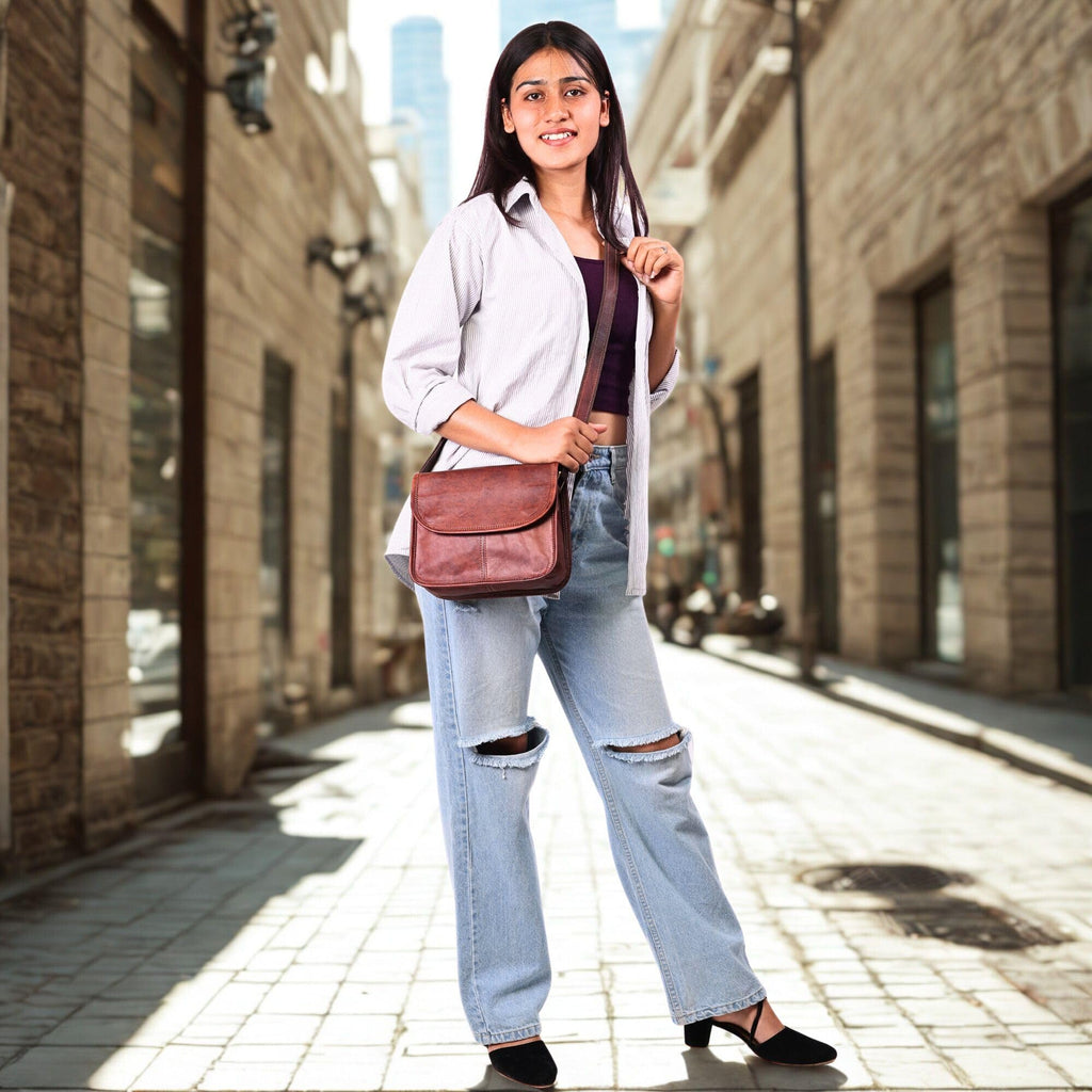 Brown Leather Crossbody Purse Z857340